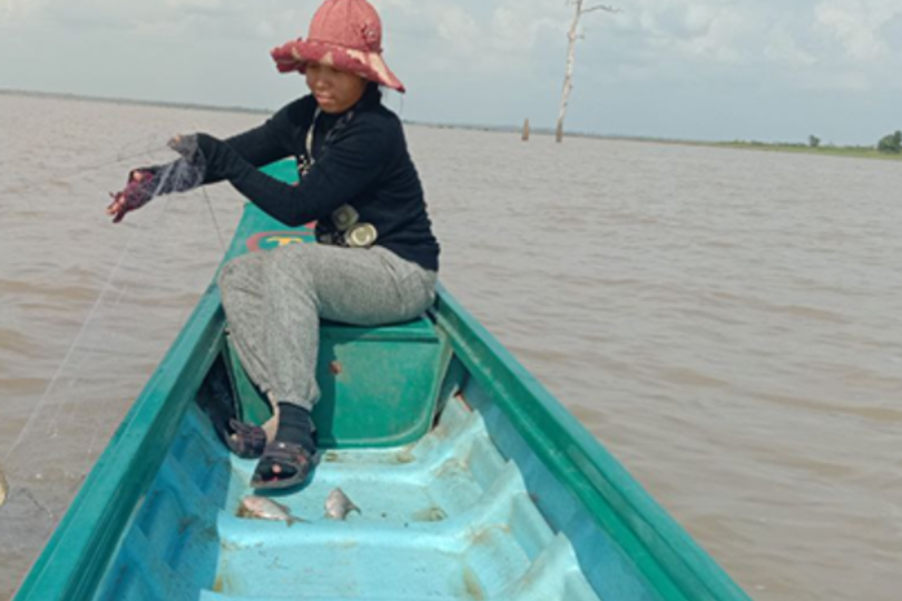 At just 23, Mrs. Dorn Chorvy from Srea Sronuk village, Stung Treng province, has emerged as a committed leader in sustainable fisheries. A mother of two, she balances daily fishing and farming to support her daughters' education.